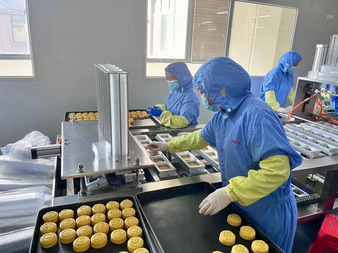 创新口味严控包装……一线探访茶月饼工厂的“商业机密”(图4)