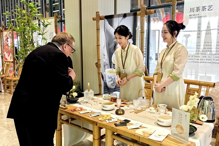 “峨眉雪芽”亮相2024“一带一路”媒体合作论坛展示四川传统茶文化魅力(图2)