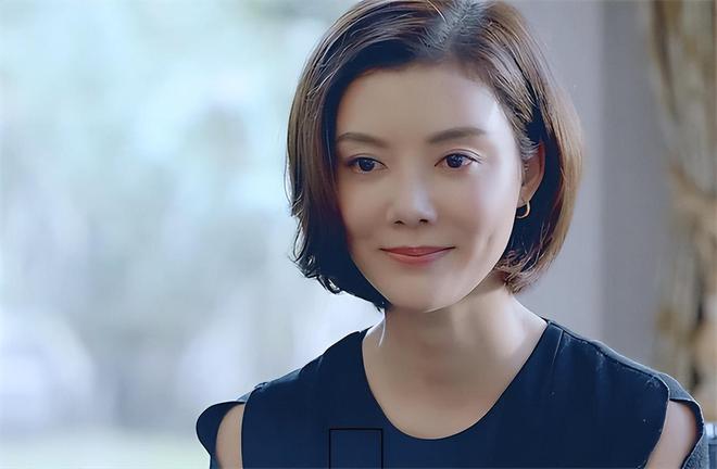 PG电子网站42岁车晓晒独居生活住别墅在小院爬梯摘苹果离婚12年不觉孤单(图7)