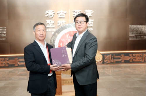 PG电子网站瑞达将2024“茶和天下共享非遗”白毫银针茶王赠予陕西考古博物馆(图3)