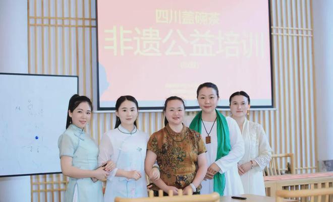 PG电子网站成都茶楼协会：2024国际茶日给非遗盖碗茶、坝坝茶过了一个节(图6)