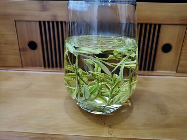 送客户茶礼选什么？办公必备喝绿茶【鸦鹊山】(图2)