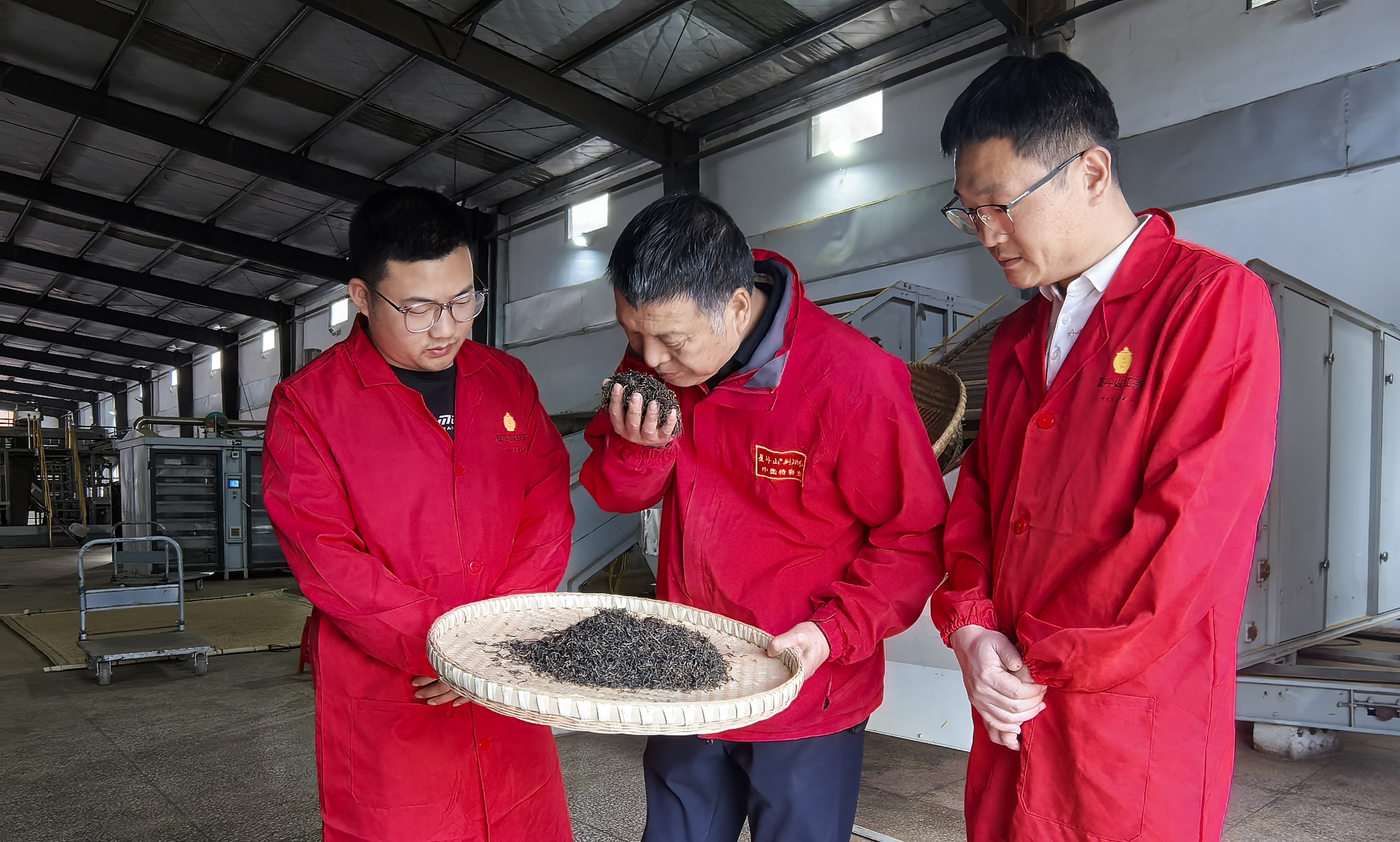 青山凝碧处绿叶点金时——邱建红与一片叶的故事(图3)