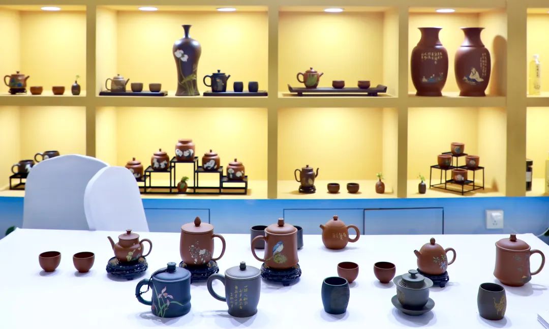 品荣县茉莉花茶饮料荣县茶陶亮相四川茶博会(图4)