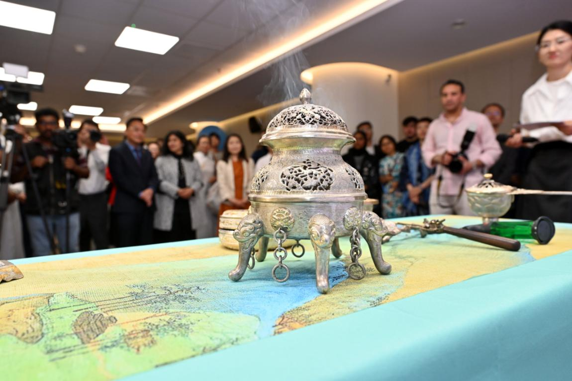 PG平台“中国蓝染技艺暨茶和天下”中国非遗文化体验活动在科威特启动(图2)
