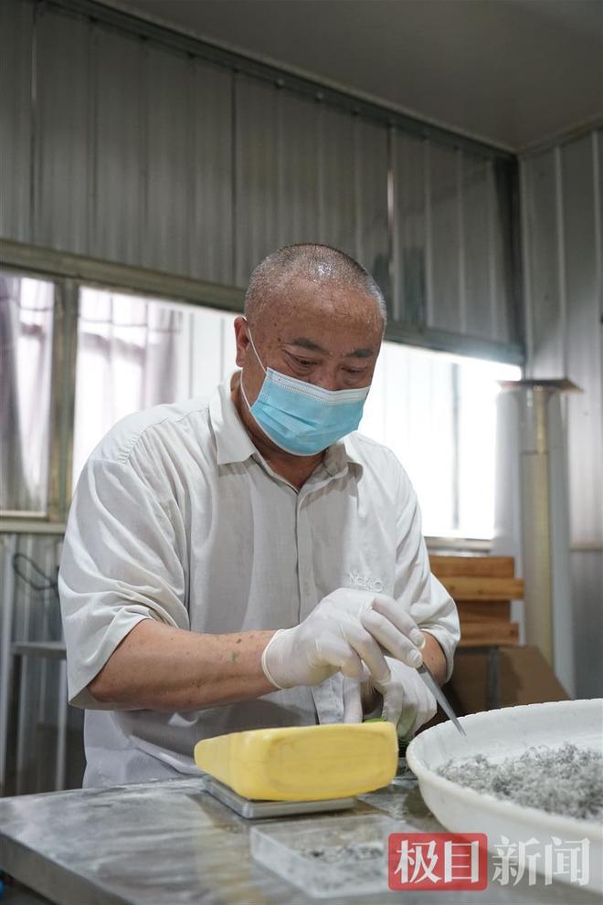 第三届来凤国际藤茶大会丨年销售额过亿元！土家汉子用七代祖传秘艺制成“黄金茶”(图4)