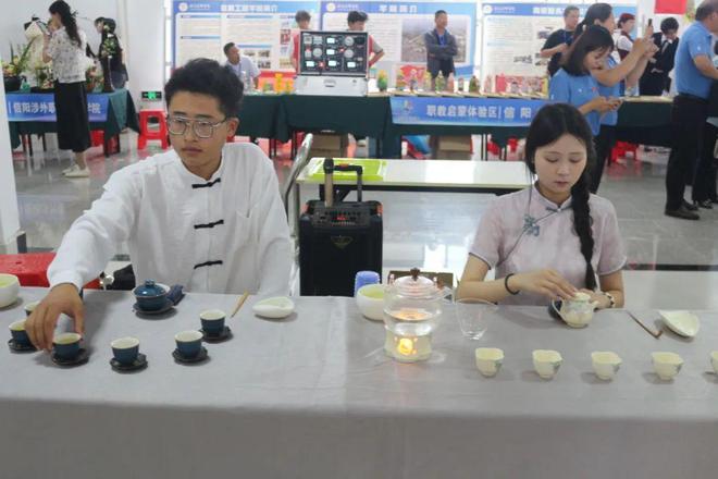 新县职业高中亮相2025年河南省暨信阳市职业教育活动周成果展(图1)