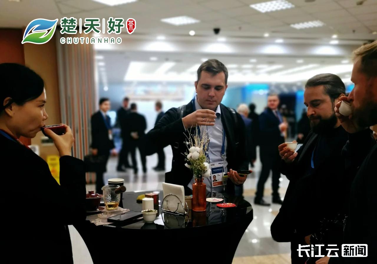 一块茶砖拍出500万！百年老茶香飘世界(图3)