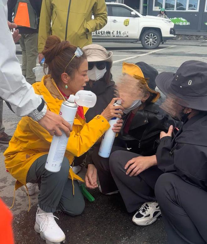 PG电子平台景区救人后朱迅有新身份!“网红局长”为其颁发聘书(图1)