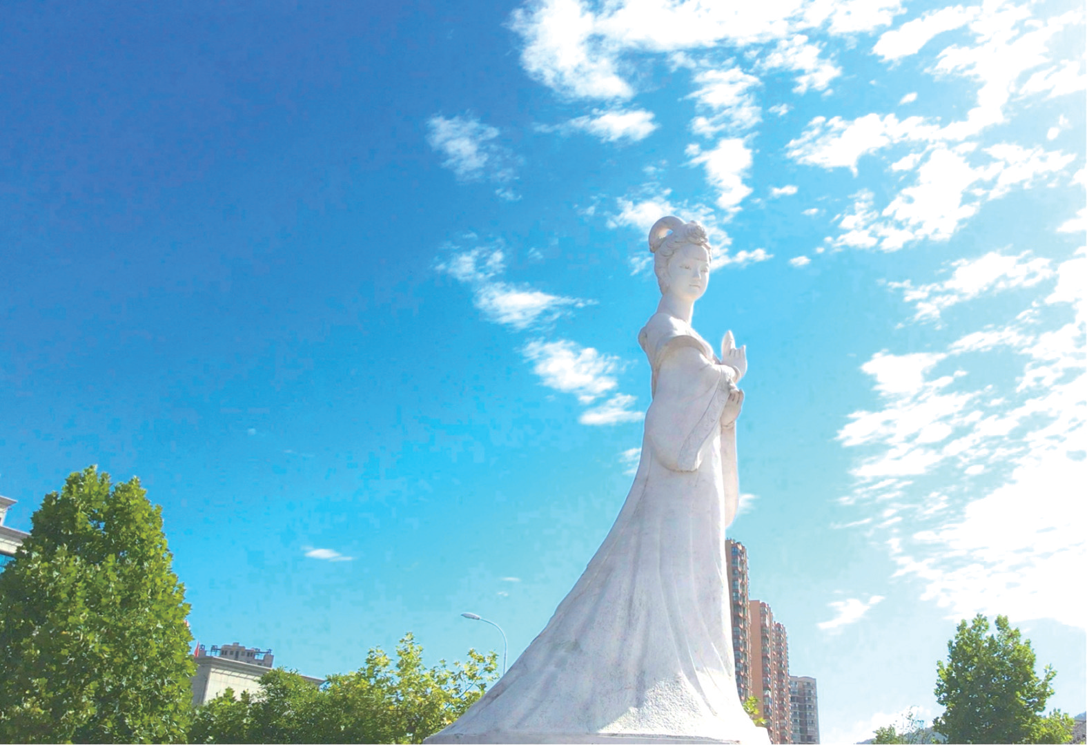 七夕盛宴引八方客来郧西天河岸畔绘浪漫(图1)