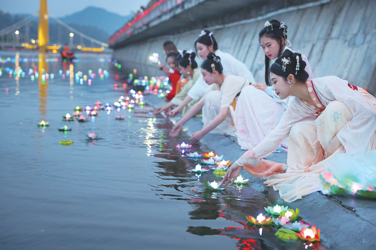 七夕盛宴引八方客来郧西天河岸畔绘浪漫(图2)