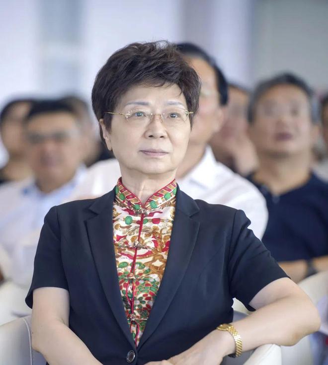 2025年第四期“提振消费维护权益”大讲堂成功举办上海伴手礼新亮点精彩呈现(图2)