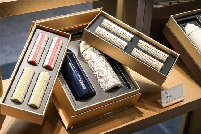 PG电子平台小罐茶朤运礼盒:质价双升悦中秋(图2)