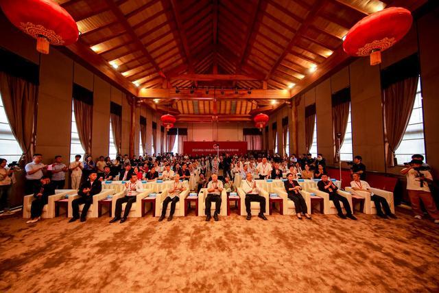 PG电子网站2025河南六堡茶嘉年华在郑州国香茶城璀璨开幕！(图1)