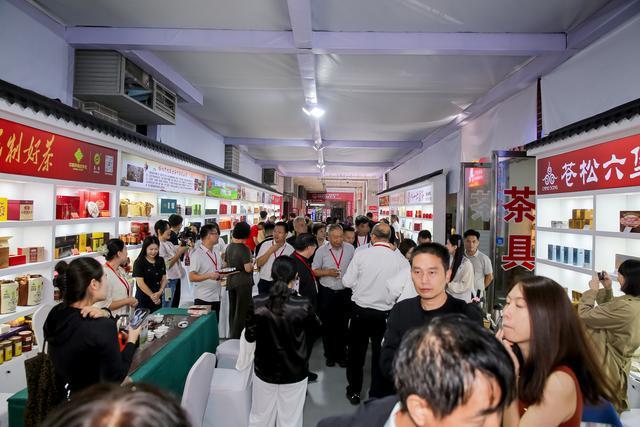 PG电子网站2025河南六堡茶嘉年华在郑州国香茶城璀璨开幕！(图3)