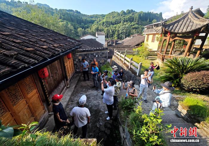 一片茶叶富了一个村海外华媒探访“坦洋工夫”红茶发源地(图1)