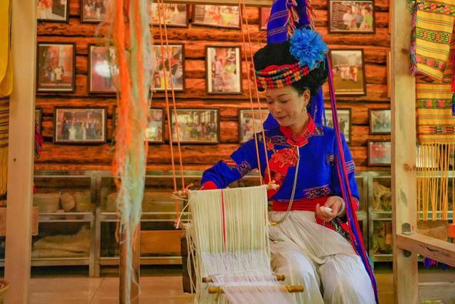 盐源泸沽湖畔这个家庭走出三个非遗代表性传承人丨文化中国行(图1)