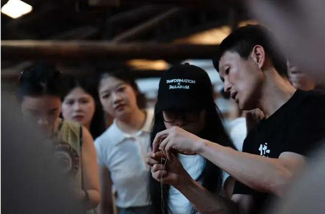 “叫卖式直播”的转变：他们不卷价格卷价值(图6)