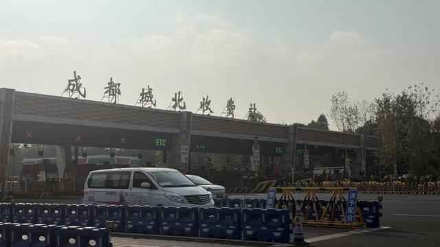 PG电子网站成都城北出口高速路收费“悄悄延期”？律师申请公开延期缘由被回复“涉密”行政诉讼待宣判(图1)