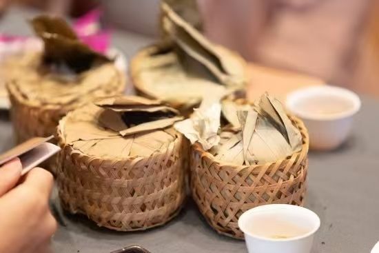 PG电子平台月满华诞茶香情浓:一盏祁门安茶里的家国团圆(图1)