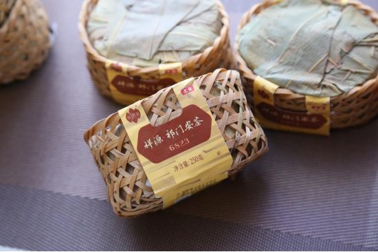 PG电子平台月满华诞茶香情浓:一盏祁门安茶里的家国团圆(图3)