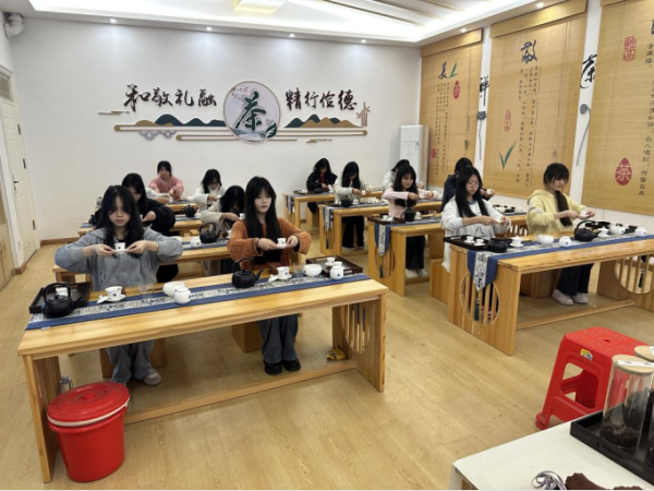 从解忧杂货铺到成长孵化器黄冈市青年夜校民生项目赋能青年成长(图7)