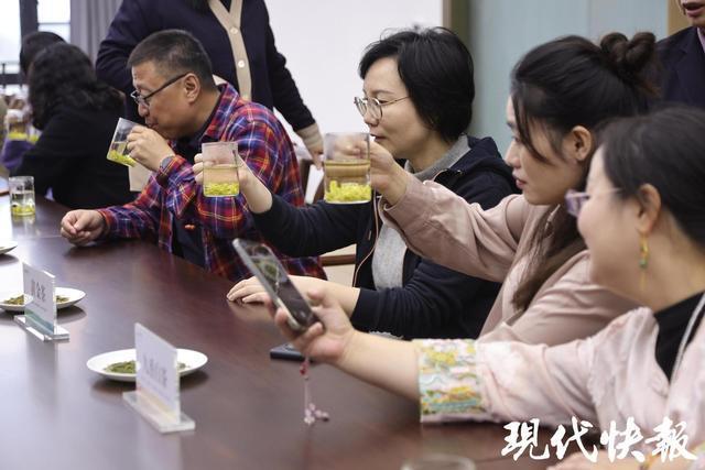2025全国地方媒体总编辑看无锡｜智能流水线泡出振兴茶香勾勒宜兴振兴画卷(图5)