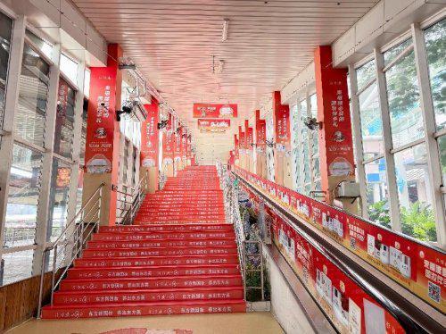 别再只带馅饼啦!老福建人真正的“伴手礼”是这一瓶经典“国妆”(图1)