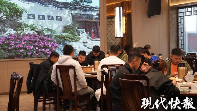 PG电子网站读城｜种花起家你喜欢的富春今年140岁(图3)