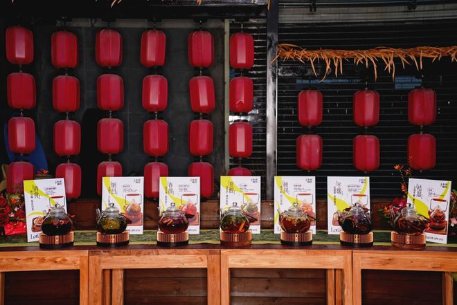 PG电子网站荷田水铺联名保时捷发布“七大山野茶”开启功能茶饮新纪元(图4)
