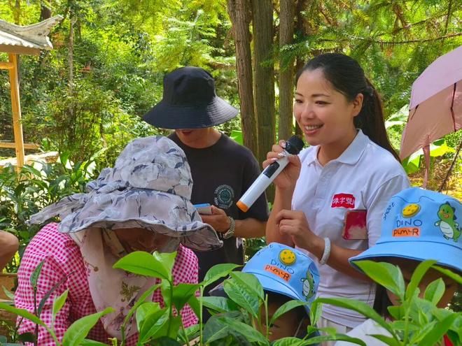 PG平台见证茶叶从3元到30000元这对夫妻开了一家茶博馆丨家国情·奋斗正当时(图3)