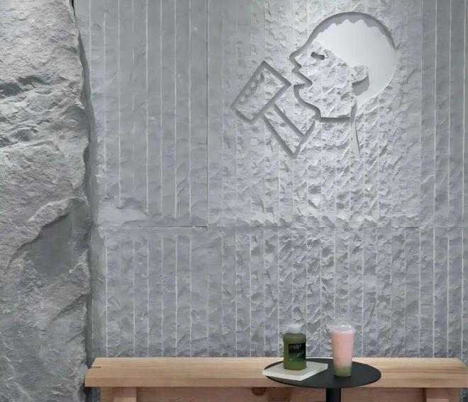 一年关店超600家：重回高端的喜茶艰难前行的加盟商(图1)