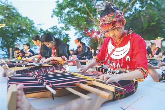 新知十年十“宝”!刻在时光里的中国非遗(图6)