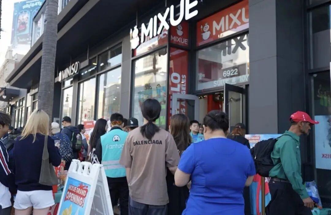 PG电子平台月入1500万!雪王们集体押注“旗舰店”(图9)