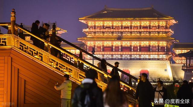 PG平台元旦夜的洛阳：千年宫阙下的汉服潮藏着古都文旅的破圈密码！(图5)