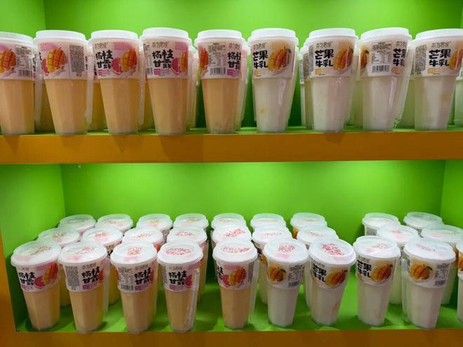 逛秋糖③万物皆可礼盒网红品牌招商力度大瓶装版“霸王茶姬”多(图2)