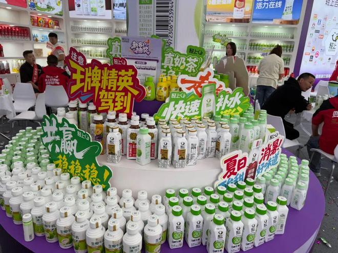 逛秋糖③万物皆可礼盒网红品牌招商力度大瓶装版“霸王茶姬”多(图4)