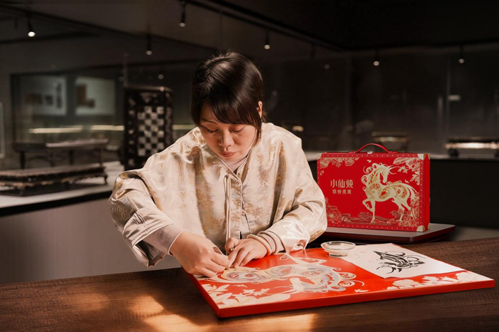 礼品市场迎“健康+文化”新变革小仙炖非遗创意“龙马安康”礼盒成新年新选择(图5)