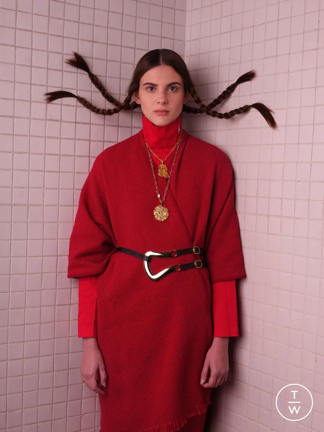 PG电子平台2024春夏流行色:国宝茶红美炸了!(图3)