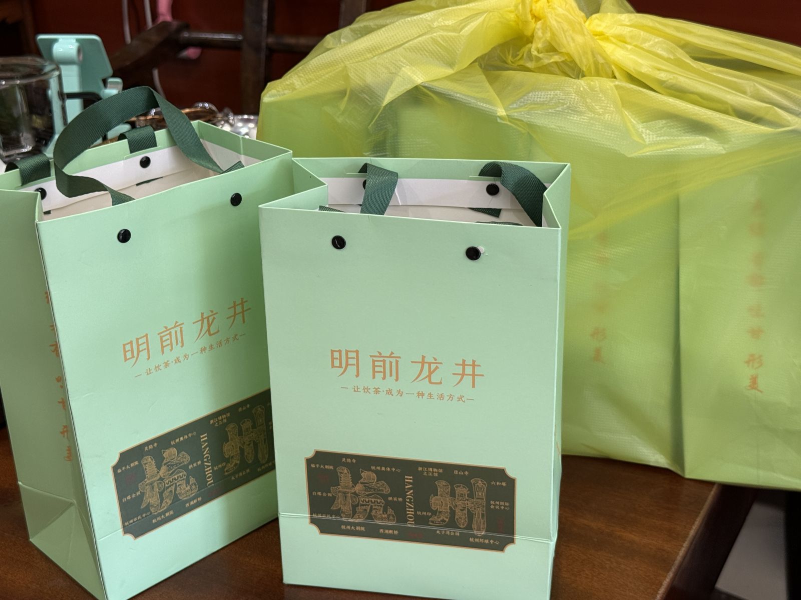 PG电子平台春茶提前上市?记者走访济南茶叶市场:比往年提前一周有茶叶降价近百元_今日头条_大众网(图2)