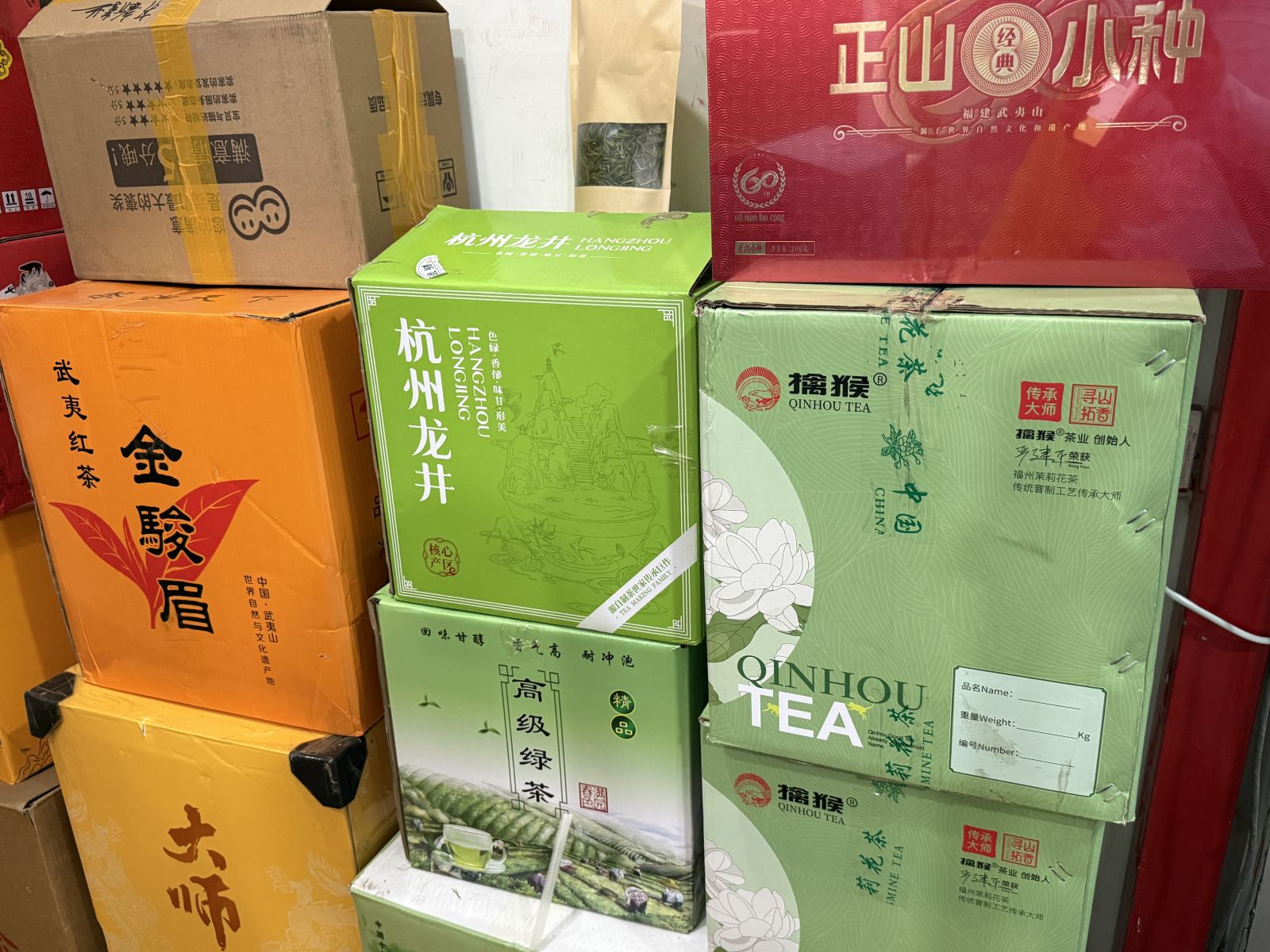 PG电子平台春茶提前上市?记者走访济南茶叶市场:比往年提前一周有茶叶降价近百元_今日头条_大众网(图3)