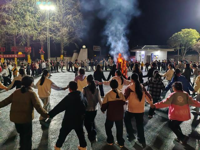 平利县大贵镇中心小学：研学旅行到帝景南山实践课程促学生成长(图4)